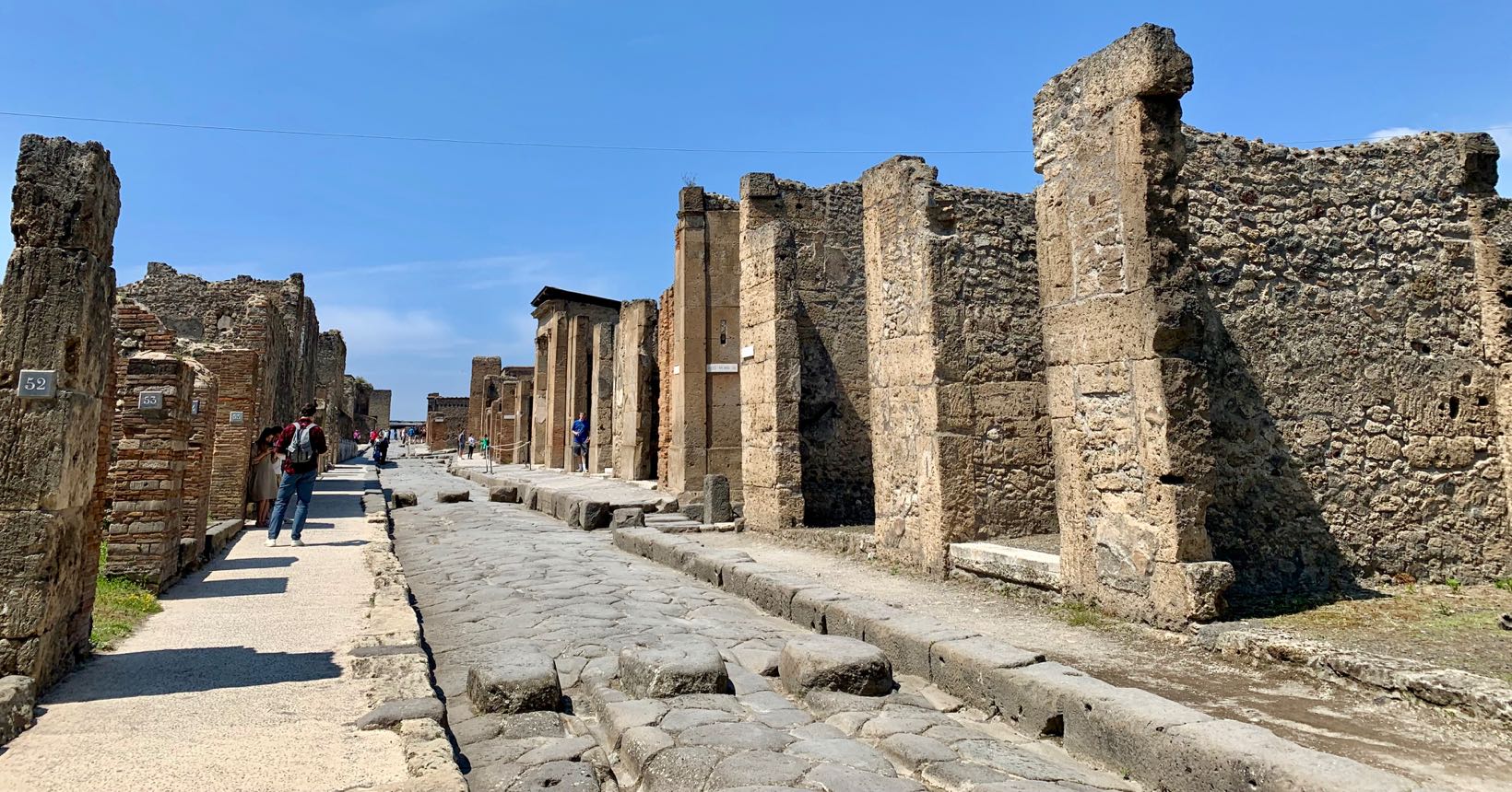 discover this incredible Roman city in Italy!